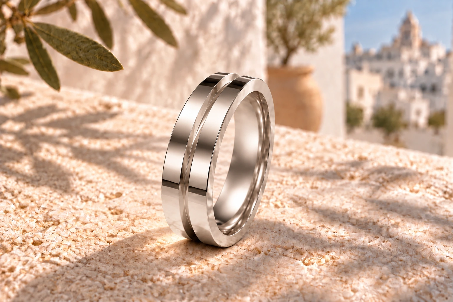 Bague Diabolo 6 mm en or blanc 18 carats — mise en scène artistique dans les Pouilles.