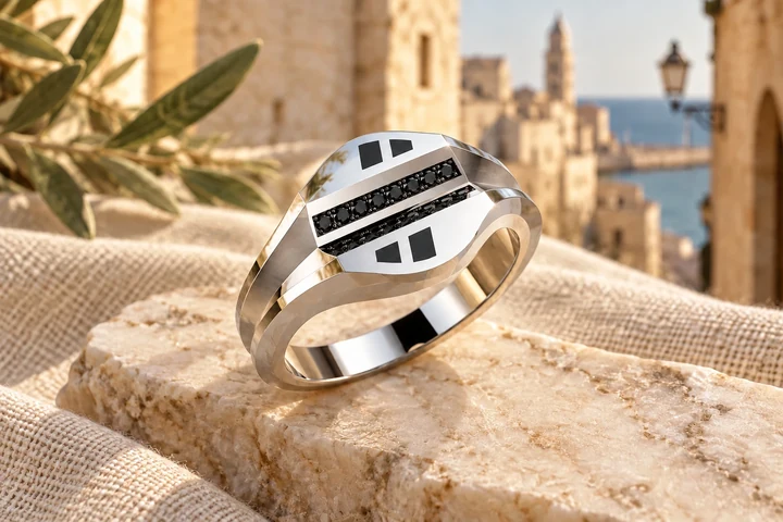 Bague Lesina Diamants Noirs en or blanc 18 carats — mise en scène artistique dans les Pouilles.