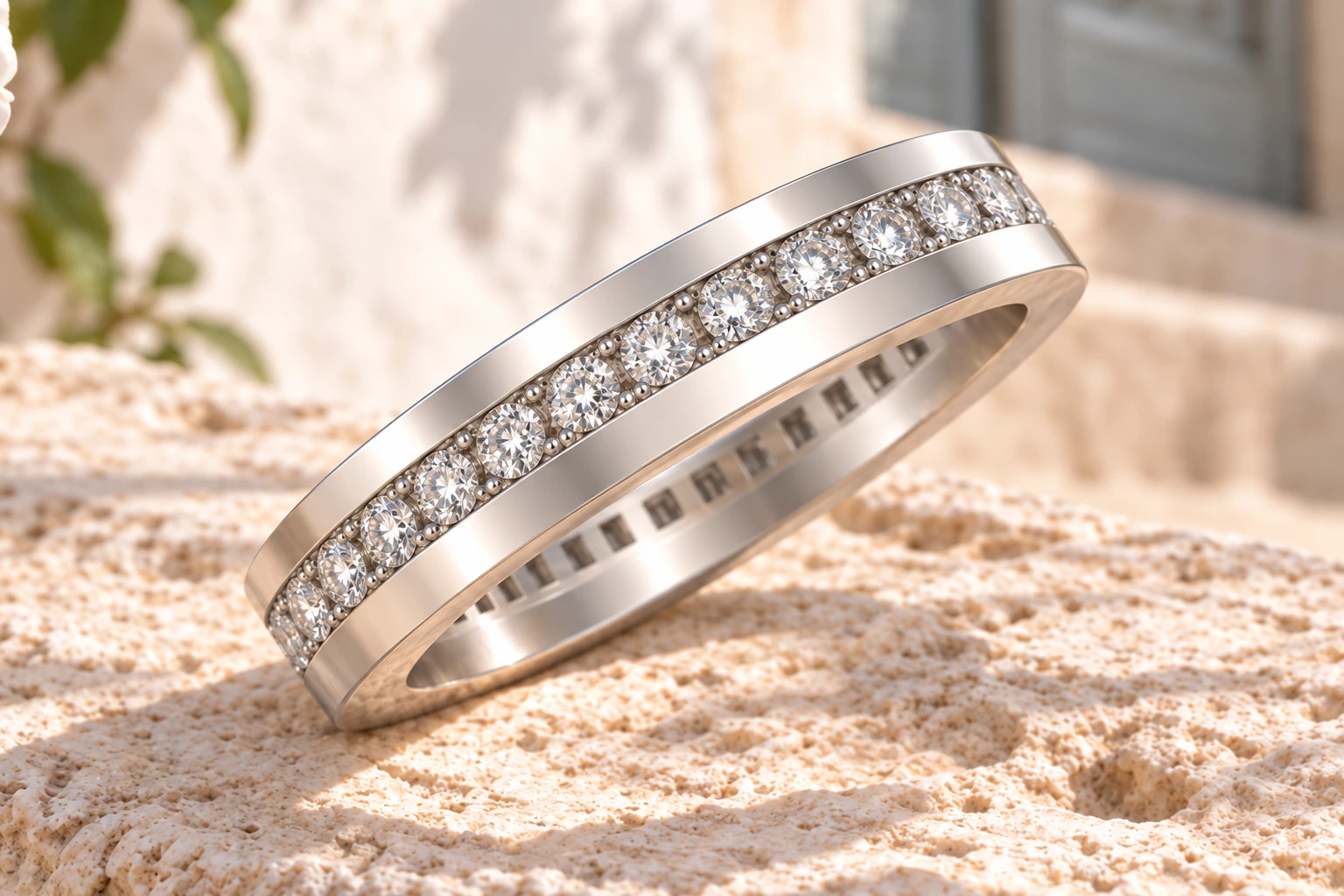 Alliance Strada Diamants Blancs 1 Rang en or blanc 18 carats — mise en scène artistique dans les Pouilles.