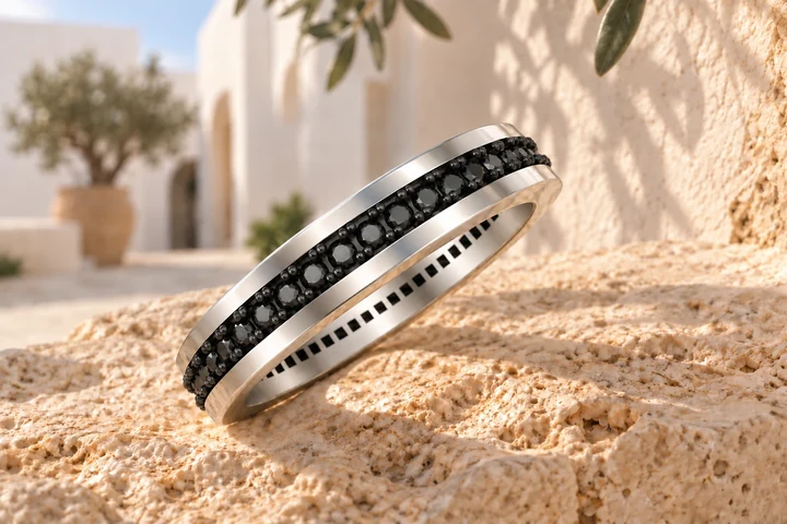 Alliance Strada Diamants Noirs 1 Rang en or blanc 18 carats — mise en scène artistique dans les Pouilles.