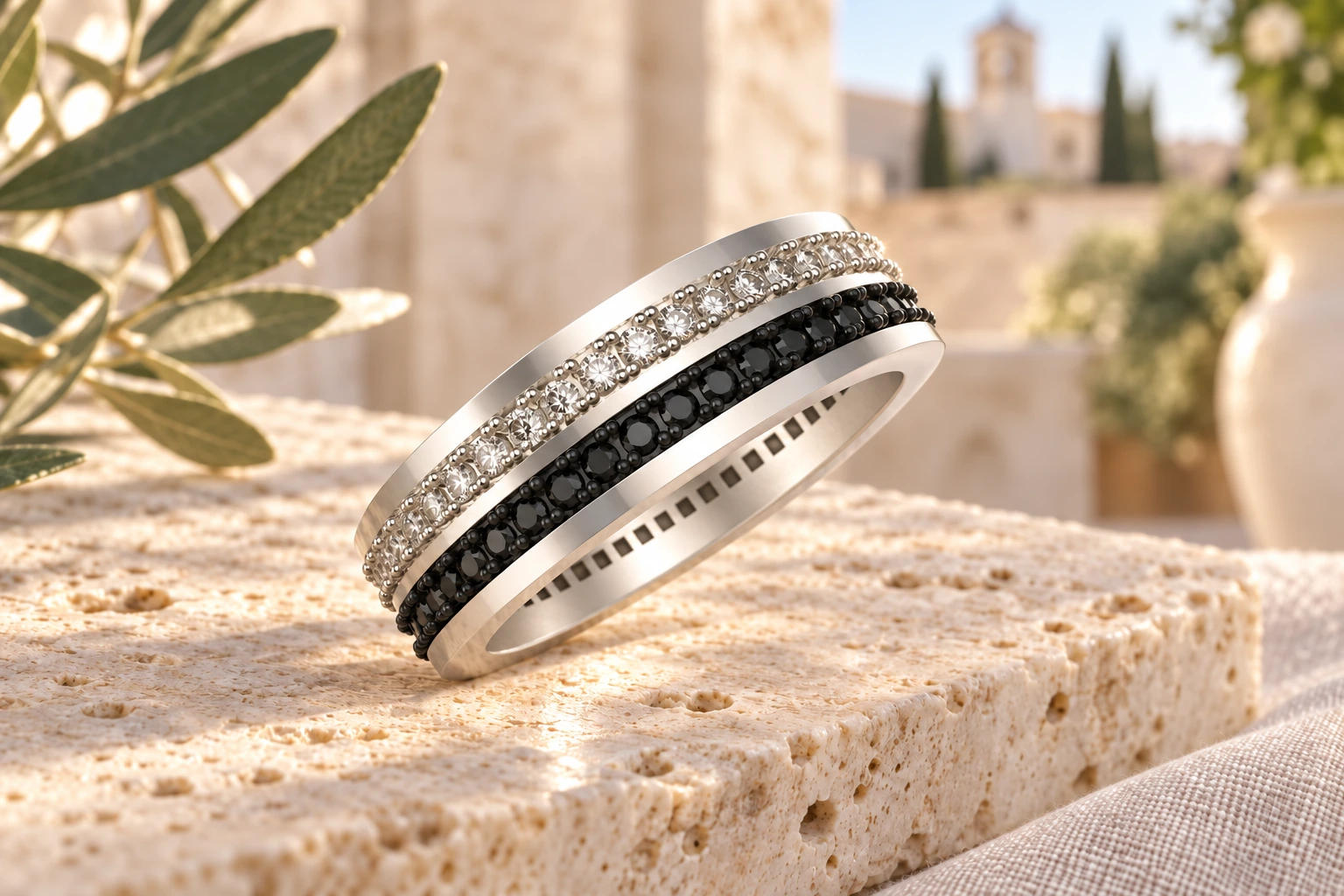 Alliance Strada Diamants Noirs & Blancs 2 Rangs en or blanc 18 carats — mise en scène artistique dans les Pouilles.